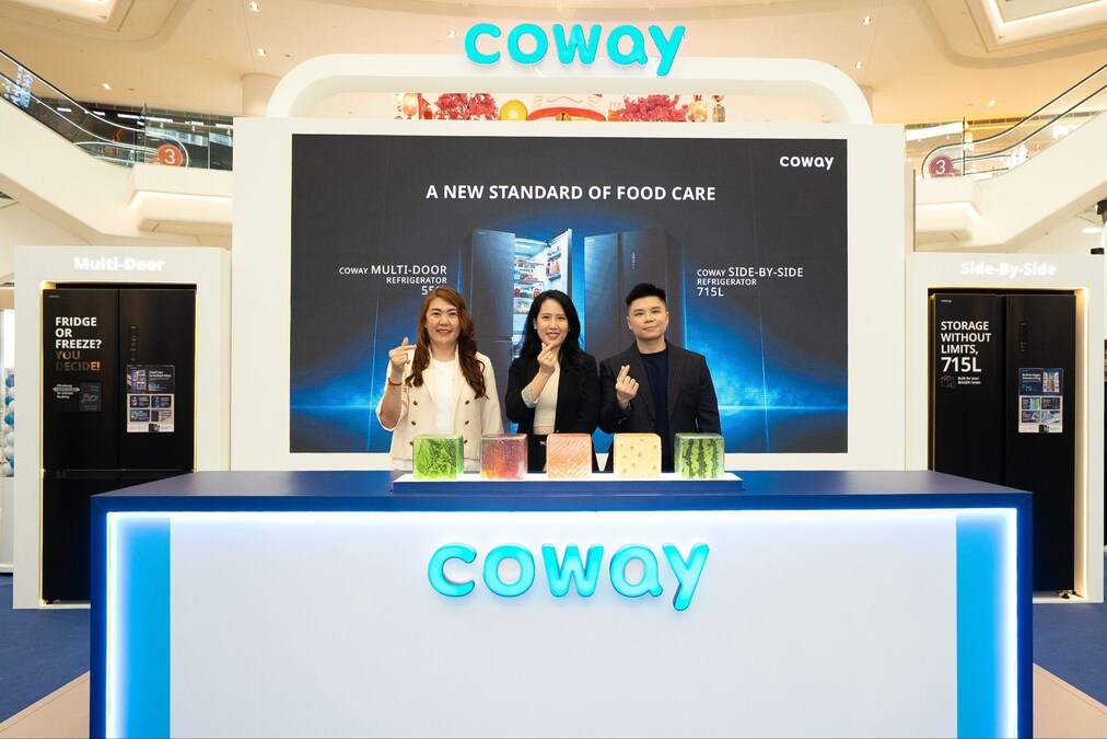 Coway Malaysia representatives launching the company’s refrigerator series.
