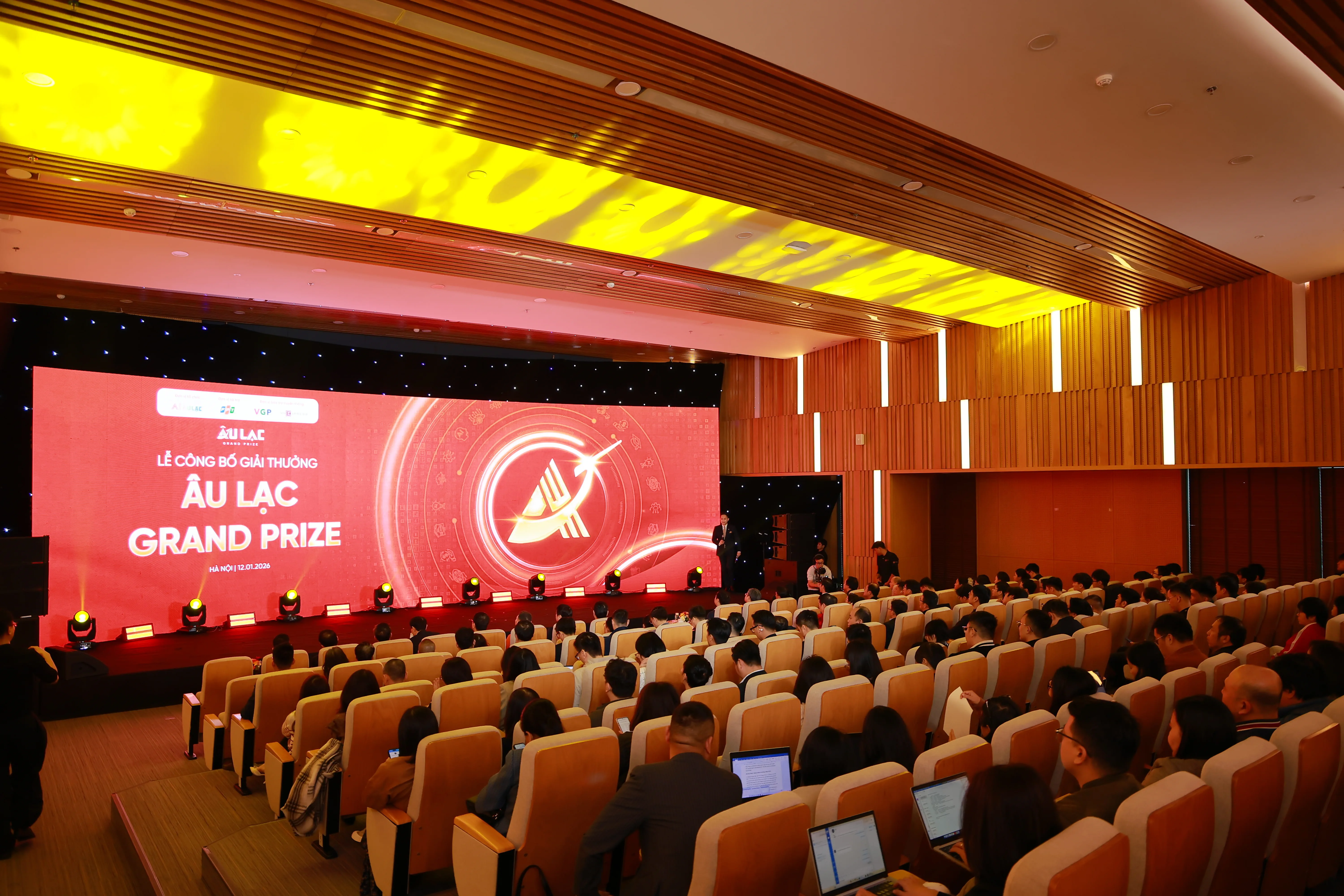 FPT announcement visual for the Au Lac Grand Prize recognising Vietnamese AI products.